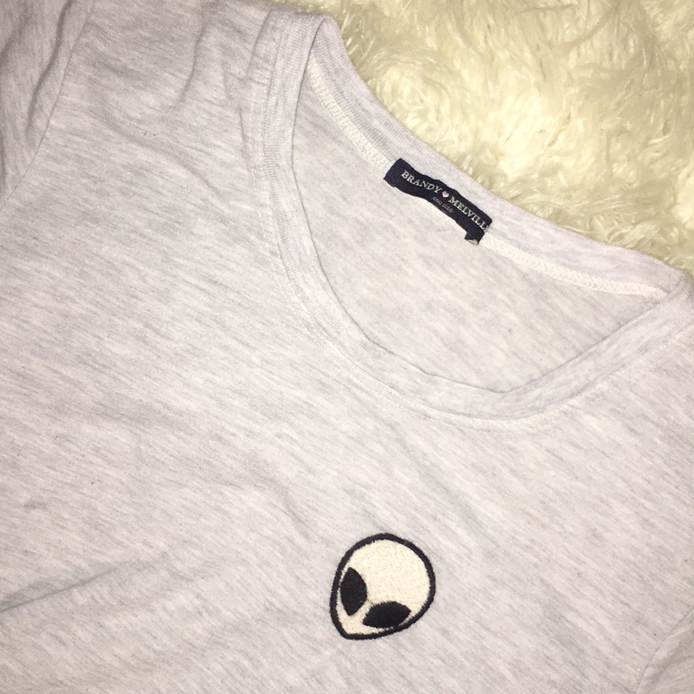 Brandy Melville alien-t - Picture 3 of 4